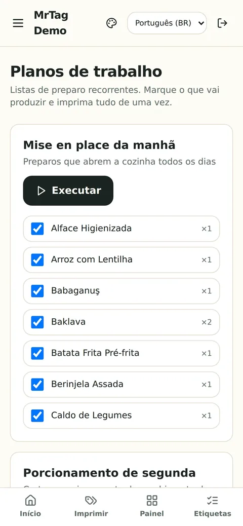 Plano de trabalho com os itens do preparo do dia no celular