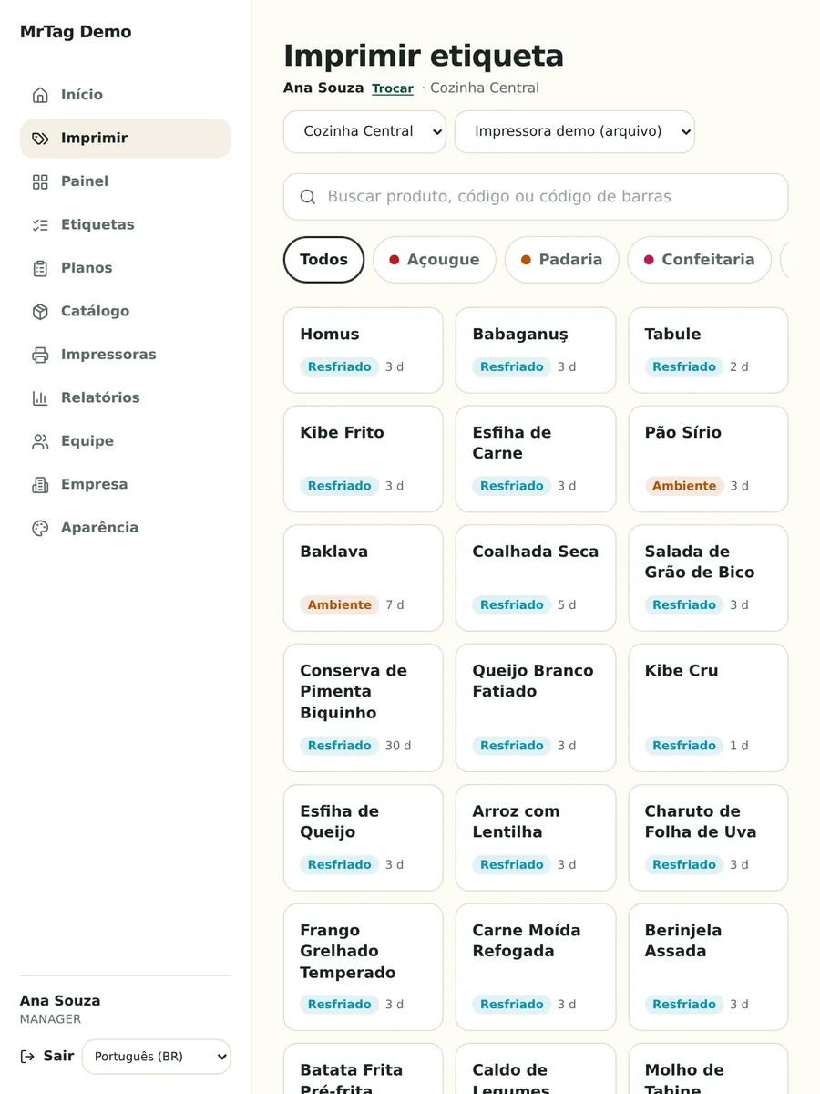 Catálogo de produtos na tela de impressão no tablet